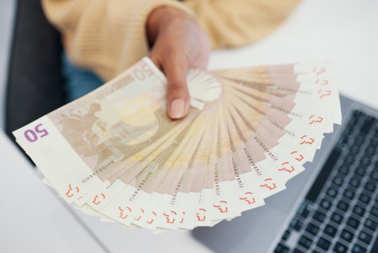 tabulkove platy sestier 2025